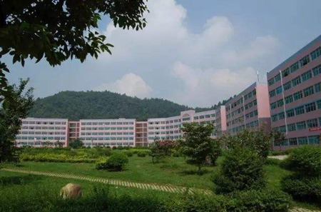 贵州科技学校是公办吗