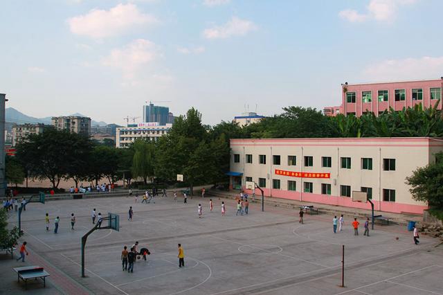 重庆技校毕业证是中专毕业证吗