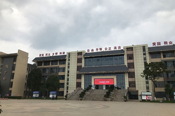 重庆市聚英技工学校学费是多少?