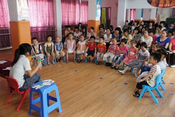 成都学幼师学费多少