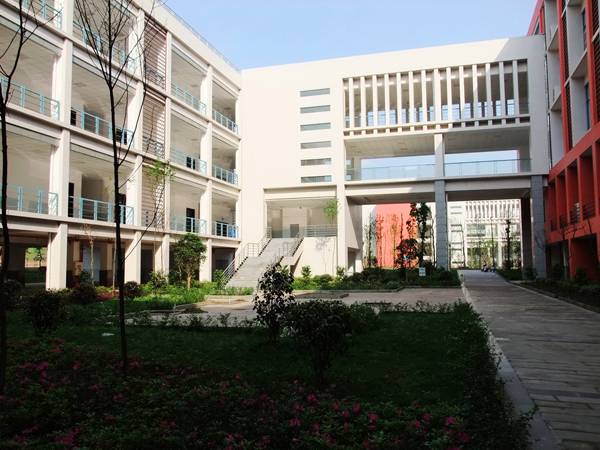 成都市青羊区青苏职业中专学校好不好?