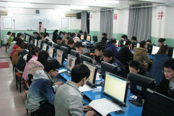 成都幼儿师范专科学校收费标准