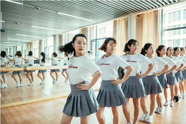 成都学幼教的学校学费