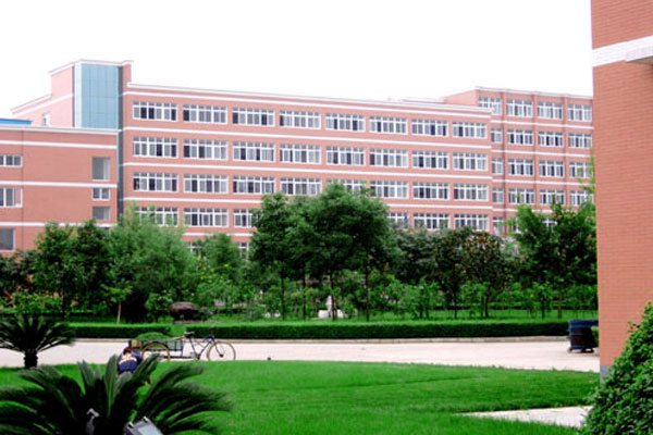 贵州省电子信息技师学院是技校吗?