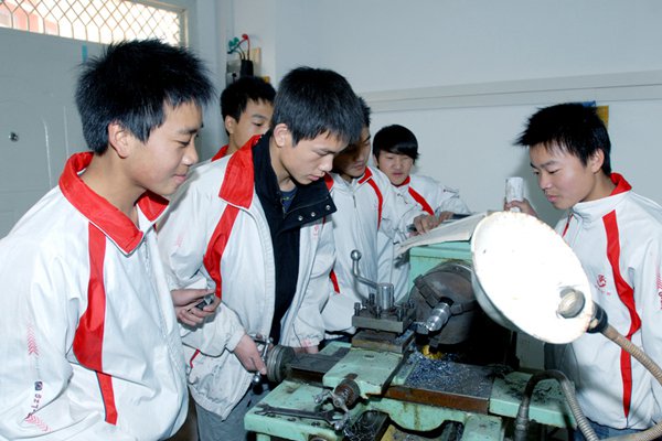 重庆市九龙坡职业教育中心有那些专业?