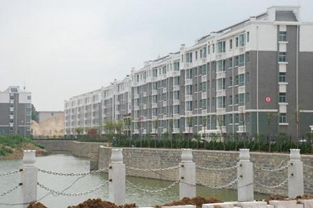 贵阳市城乡建设学校是公办吗