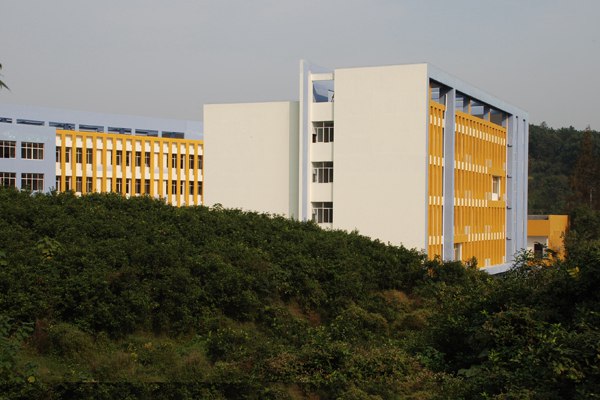 四川省巴中师范学校学费是多少?