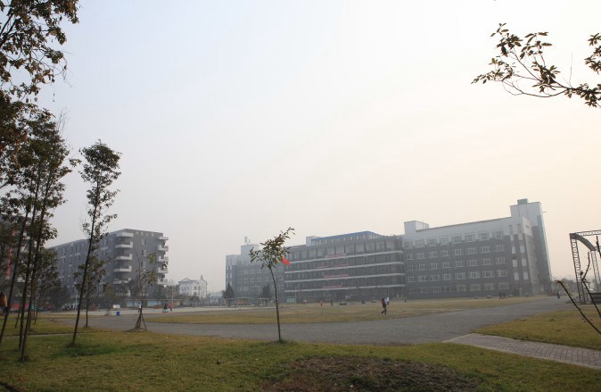 都江堰市职业中学是否是专科