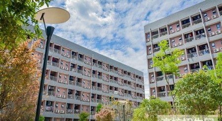 息烽县中等职业学校地址在哪里?