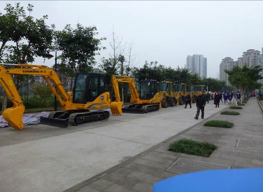 重庆市经贸中等专业学校是全日制的吗