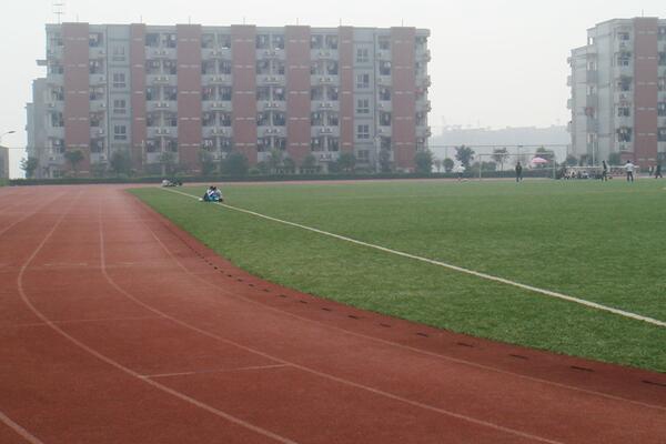 重庆市龙门浩职业学校到底怎么样?