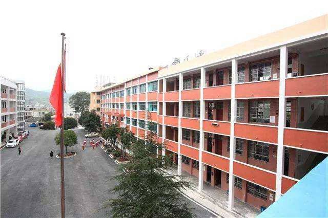 六盘水市理工职业技术学校乘车线路怎么走?