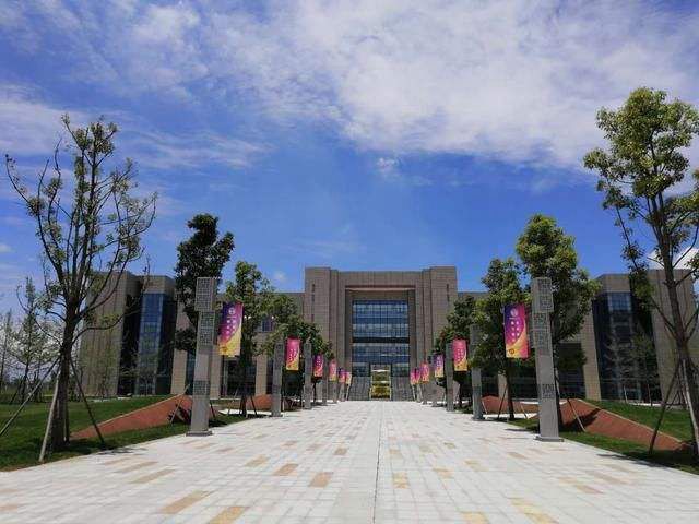 成都德圣中等职业学校乘车线路怎么走?