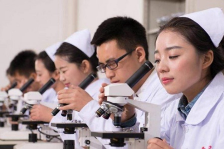乐山医药科技学校是民办还是公办