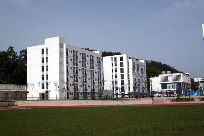 贵州省电子信息技师学院是技校吗?