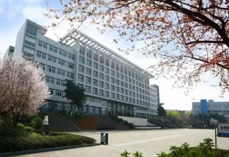 重庆市医药科技学校校园环境如何