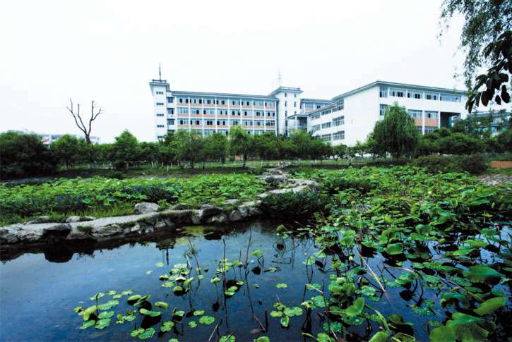 四川省弘博中等专业学校是公办还是民办