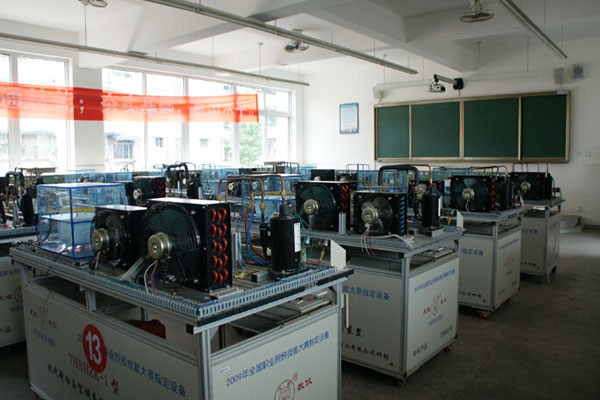 贵州工业职业技术学院学费是多少?
