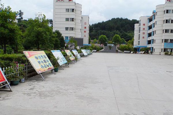 贵州城市职业学院物流管理学费多少