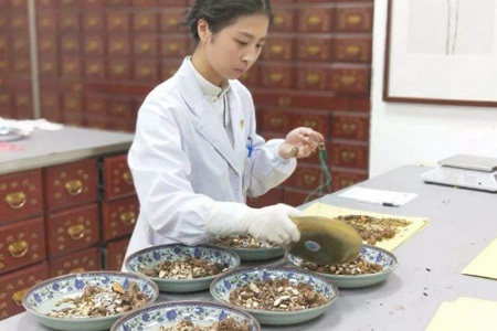 四川食品药品学校中药制药专业招生简章