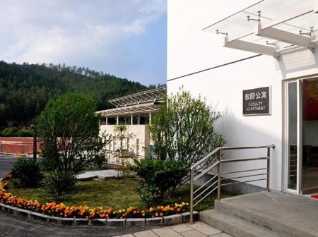 贵州盛华职业学院是公办吗