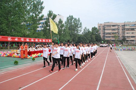 重庆工贸技师学院收费政策|奖学金以及助学金设置