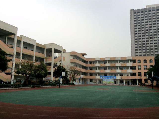 成都五月花高级技工学校是民办的吗