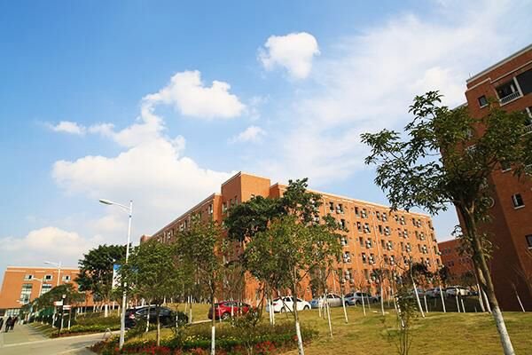 重庆市酉阳职业教育中心环境怎么样?