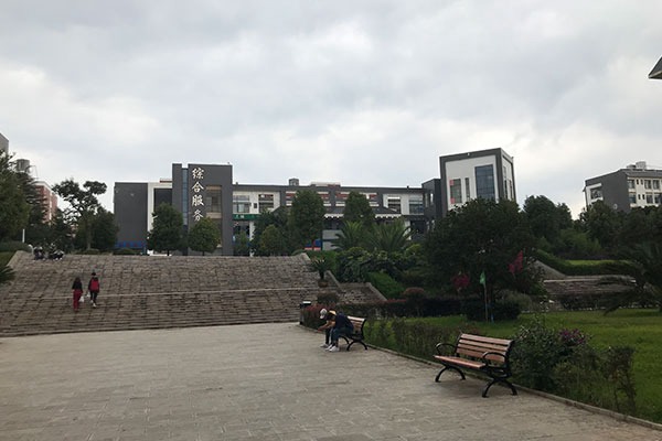 宜宾县高场职业中学校乘车线路怎么走?