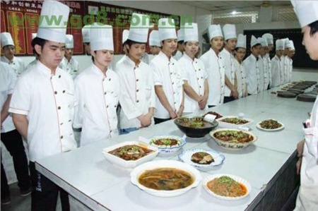 职高厨师学多久