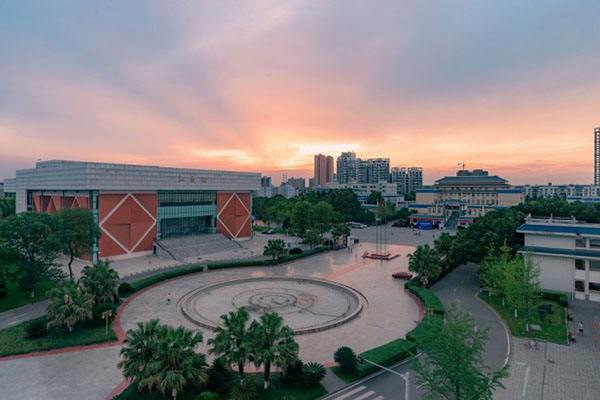成都工程职业技术学校管理怎么样