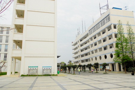 四川现代艺术学校乘车路线?