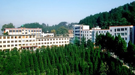 黔南民族医学高等专科学校招生简章|招生对象计划以及录取政策