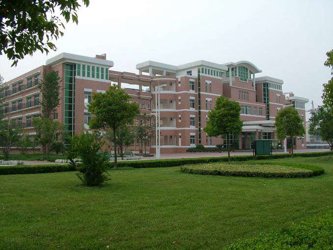 成都百年农工子弟职业学校寝室环境怎么样?
