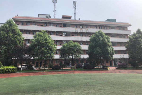 贵州省贸易经济学校学费是多少?
