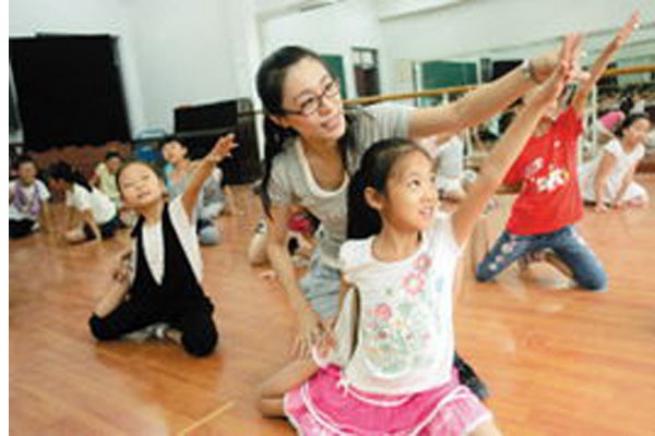 成都学幼师学费多少